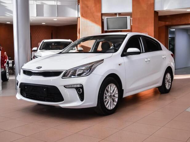 Купить б/у Kia Rio IV 1.6 AT (123 л.с.) бензин автомат в Москве: белый Киа Рио I